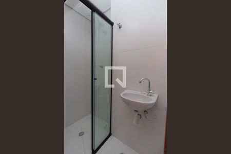 Banheiro de apartamento para alugar com 1 quarto, 24m² em Vila Mazzei, São Paulo