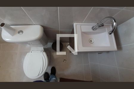 Banheiro de apartamento para alugar com 0 quarto, 32m² em Jardim Melvi, Praia Grande