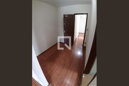 Casa à venda com 3 quartos, 230m² em Vila Gomes, São Paulo