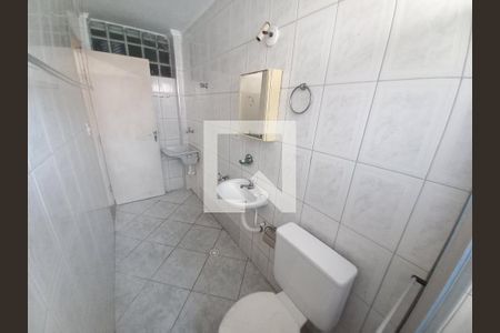 Banheiro de apartamento para alugar com 1 quarto, 51m² em Centro, São Vicente