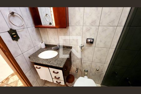 Casa à venda com 450m², 4 quartos e 3 vagas Casa à venda com 450m², 4 quartos e 3 vagasBanheiro