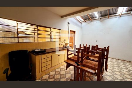 Casa à venda com 450m², 4 quartos e 3 vagas Casa à venda com 450m², 4 quartos e 3 vagasCozinha