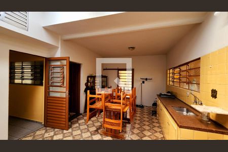 Casa à venda com 450m², 4 quartos e 3 vagas Casa à venda com 450m², 4 quartos e 3 vagasCozinha