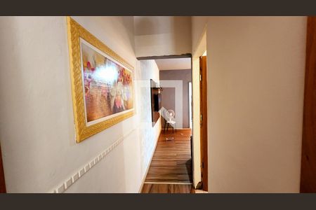 Casa à venda com 450m², 4 quartos e 3 vagas Casa à venda com 450m², 4 quartos e 3 vagasEdícula (corredor)