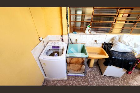 Casa à venda com 450m², 4 quartos e 3 vagas Casa à venda com 450m², 4 quartos e 3 vagasÁrea de Serviço