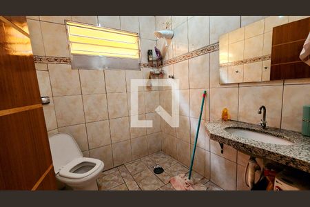 Casa à venda com 450m², 4 quartos e 3 vagas Casa à venda com 450m², 4 quartos e 3 vagasEdícula (banheiro)