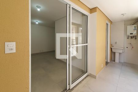 varanda da sala e área de serviço de apartamento para alugar com 2 quartos, 58m² em Centro, São Bernardo do Campo