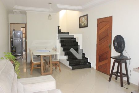 Sala de casa à venda com 3 quartos, 200m² em Parque Santo Antônio, Guarulhos