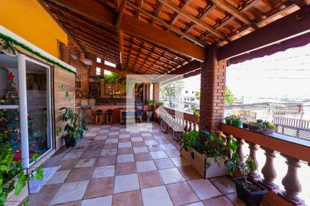 Casa à venda com 250m², 4 quartos e 4 vagas Casa à venda com 250m², 4 quartos e 4 vagasVaranda casa 1