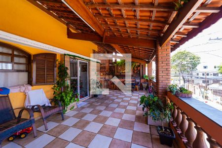 Casa à venda com 250m², 4 quartos e 4 vagas Casa à venda com 250m², 4 quartos e 4 vagasVaranda casa 1