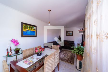 Casa à venda com 250m², 4 quartos e 4 vagas Casa à venda com 250m², 4 quartos e 4 vagasSala 2