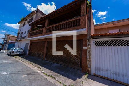 Casa à venda com 250m², 4 quartos e 4 vagas Casa à venda com 250m², 4 quartos e 4 vagasFachada