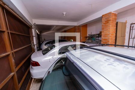 Casa à venda com 250m², 4 quartos e 4 vagas Casa à venda com 250m², 4 quartos e 4 vagasGaragem