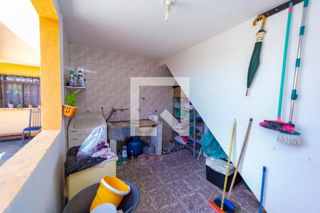 Casa à venda com 250m², 4 quartos e 4 vagas Casa à venda com 250m², 4 quartos e 4 vagasÁrea de Serviço 2