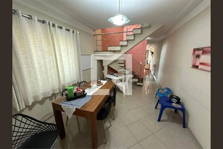 Casa à venda com 3 quartos, 274m² em Vila Carrão, São Paulo