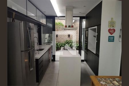 Casa à venda com 3 quartos, 169m² em Vila Robertina, São Paulo