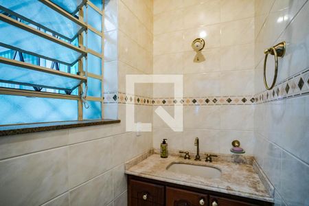 Casa para alugar com 288m², 4 quartos e 15 vagas Casa para alugar com 288m², 4 quartos e 15 vagasLavabo