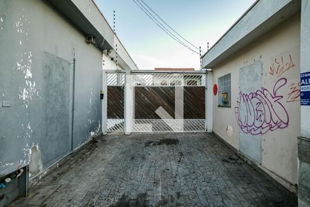 Casa para alugar com 288m², 4 quartos e 15 vagas Casa para alugar com 288m², 4 quartos e 15 vagasFachada