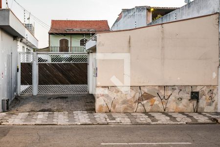 Casa para alugar com 288m², 4 quartos e 15 vagas Casa para alugar com 288m², 4 quartos e 15 vagasFachada