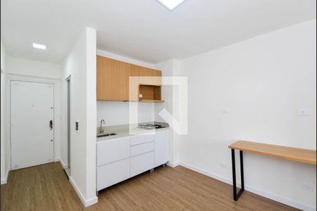 Sala/Cozinha de kitnet/studio para alugar com 1 quarto, 25m² em Centro, Guarulhos