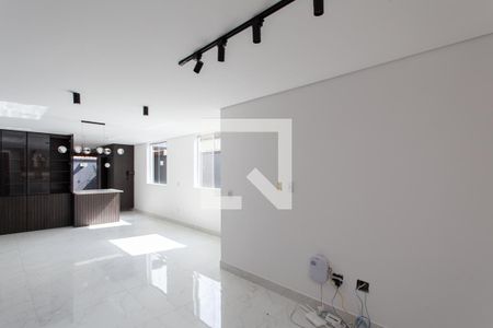 Sala de casa à venda com 3 quartos, 150m² em Santa Rosa, Belo Horizonte