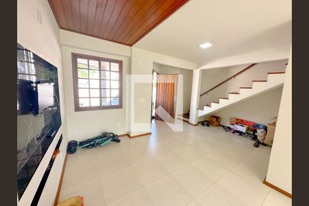 Sala de TV de apartamento para alugar com 2 quartos, 100m² em Ingleses do Rio Vermelho, Florianópolis