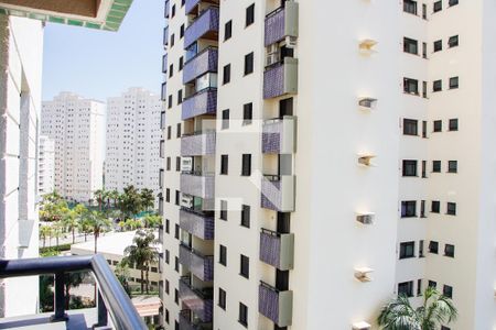 VISTA DA SACADA de apartamento à venda com 3 quartos, 110m² em Vila Brandina, Campinas