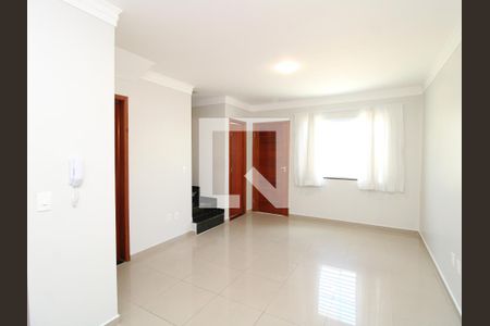 Sala de casa de condomínio para alugar com 2 quartos, 85m² em Vila Mazzei, São Paulo