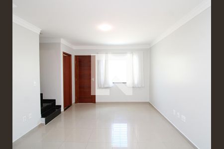 Sala de casa de condomínio para alugar com 2 quartos, 85m² em Vila Mazzei, São Paulo