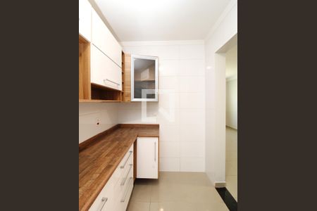 Cozinha de casa de condomínio para alugar com 2 quartos, 85m² em Vila Mazzei, São Paulo