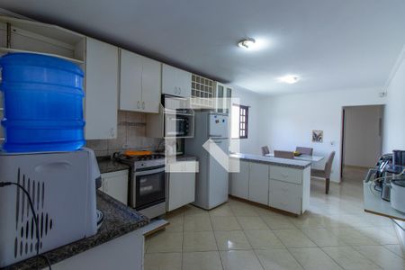 Casa para alugar com 420m², 3 quartos e 2 vagas Casa para alugar com 420m², 3 quartos e 2 vagasCozinha