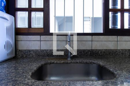 Casa para alugar com 420m², 3 quartos e 2 vagas Casa para alugar com 420m², 3 quartos e 2 vagasCozinha - Torneira