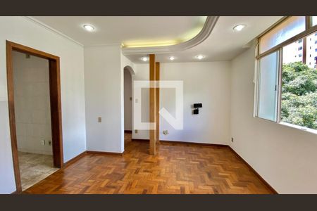 sala de apartamento à venda com 2 quartos, 84m² em Padre Eustáquio, Belo Horizonte