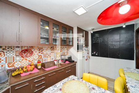 Casa à venda com 213m², 3 quartos e 2 vagas Casa à venda com 213m², 3 quartos e 2 vagasCozinha