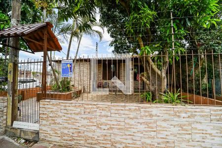 Casa à venda com 213m², 3 quartos e 2 vagas Casa à venda com 213m², 3 quartos e 2 vagasFachada