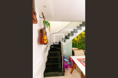 Escada de casa à venda com 3 quartos, 90m² em Vila Lucia, São Paulo