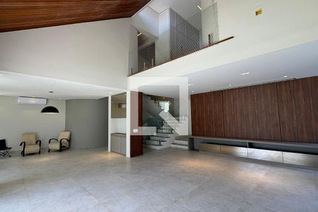 Sala de casa de condomínio para alugar com 3 quartos, 500m² em Alphaville, Santana de Parnaíba