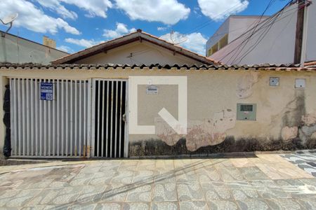 Casa à venda com 150m², 2 quartos e 2 vagas Casa à venda com 150m², 2 quartos e 2 vagasFachada