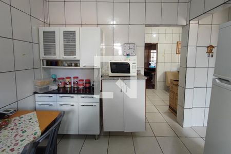 Casa à venda com 150m², 2 quartos e 2 vagas Casa à venda com 150m², 2 quartos e 2 vagasCozinha