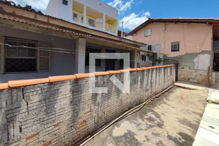 Casa à venda com 150m², 2 quartos e 2 vagas Casa à venda com 150m², 2 quartos e 2 vagasQuintal