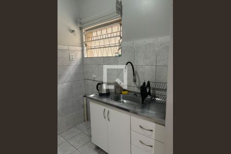 Cozinha de apartamento para alugar com 1 quarto, 30m² em Menino Deus, Porto Alegre