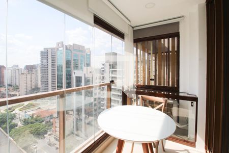 Varanda e Cozinha  de kitnet/studio para alugar com 1 quarto, 26m² em Vila Nova Conceição, São Paulo