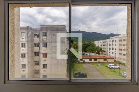 Sala Janela de apartamento para alugar com 2 quartos, 48m² em Vargem Pequena, Rio de Janeiro