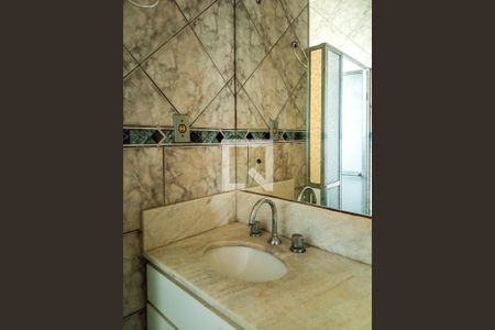 Casa de condomínio à venda com 250m², 6 quartos e 3 vagas Casa de condomínio à venda com 250m², 6 quartos e 3 vagasBanheiro