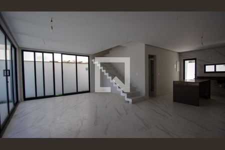 Sala de casa de condomínio para alugar com 4 quartos, 214m² em Recreio dos Bandeirantes, Rio de Janeiro