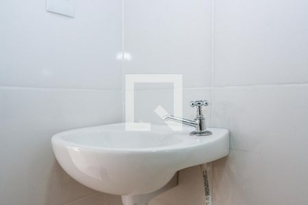 Banheiro de kitnet/studio para alugar com 1 quarto, 35m² em Capão Redondo, São Paulo