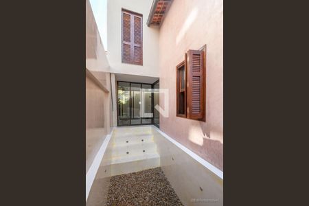 Casa à venda com 238m², 3 quartos e 2 vagas Casa à venda com 238m², 3 quartos e 2 vagasPiscina