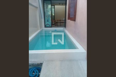 Casa à venda com 238m², 3 quartos e 2 vagas Casa à venda com 238m², 3 quartos e 2 vagasPiscina