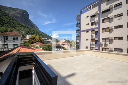 Casa à venda com 238m², 3 quartos e 2 vagas Casa à venda com 238m², 3 quartos e 2 vagasÁrea Externa