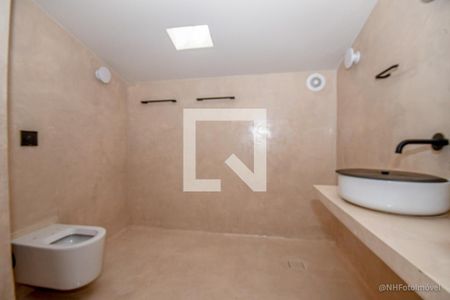 Casa à venda com 238m², 3 quartos e 2 vagas Casa à venda com 238m², 3 quartos e 2 vagasBanheiro